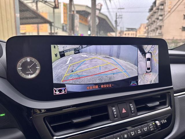 油電/LED頭燈/電動記憶座椅/高級音響/倒車顯影/360環景/天窗/後座出風口/雙區恆溫/免鑰匙/定速/跟車/車道偏離  第6張相片