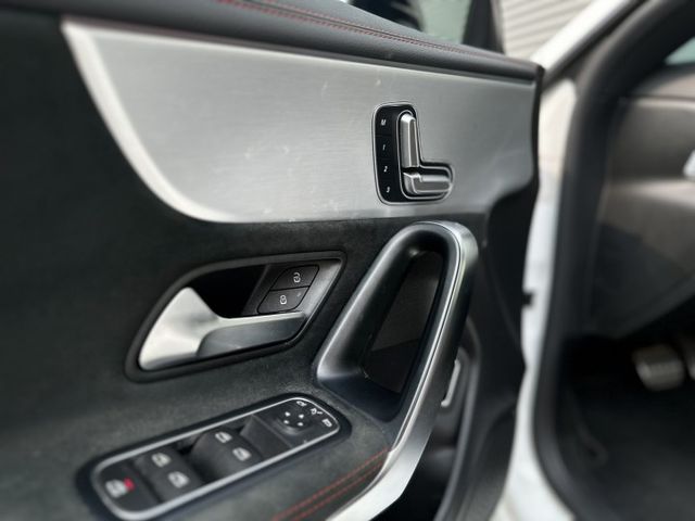 LED頭燈/雙前電動跑車記憶座椅/定速/天窗/盲點/免鑰匙/摸門/360環景/抬顯/23P跟車  第12張相片