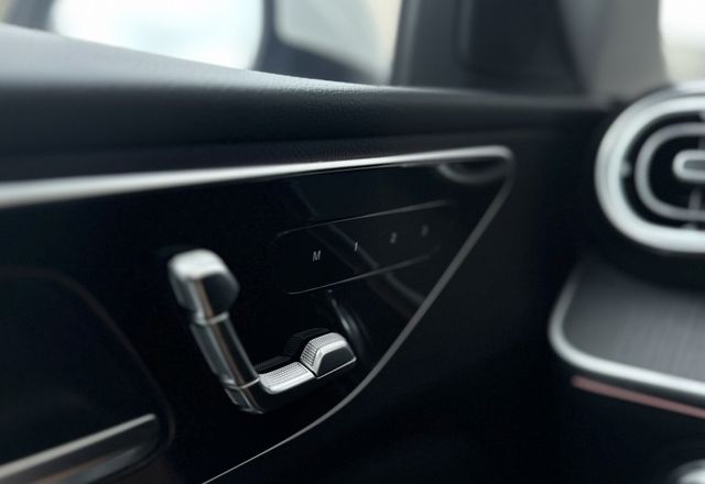 23P跟車/360環景/LED頭燈/盲點/電尾門/免鑰匙/雙區恆溫/APPLE CARPLAY/摸門/電動記憶座椅  第11張相片