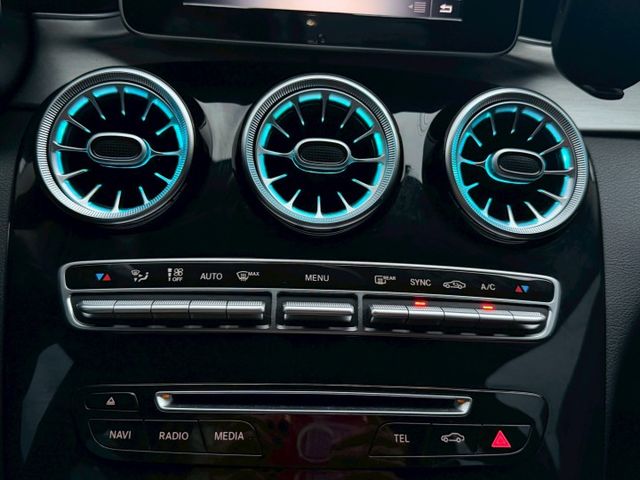 原版件/LED頭燈/倒車顯影/360環景/免鑰匙啟動/電動座椅/渦輪出風口/雙區恆溫/定速  第15張相片