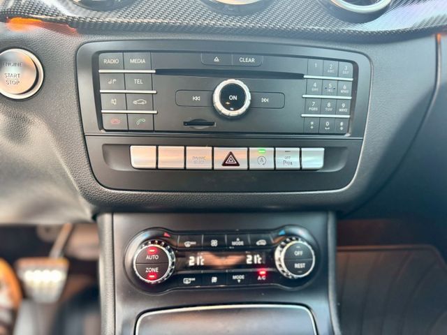 2016 BENZ B180/電動座椅/雙區恆溫/LED頭燈/免鑰匙/後座出風口  第8張相片