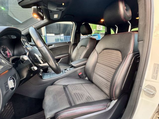 2016 BENZ B180/電動座椅/雙區恆溫/LED頭燈/免鑰匙/後座出風口  第18張相片