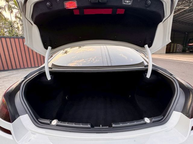 2012  BMW 650i 庫貝/LED頭燈/B&O音響 /天窗/改裝排氣管中尾段/安卓機/免鑰匙/抬顯  第17張相片