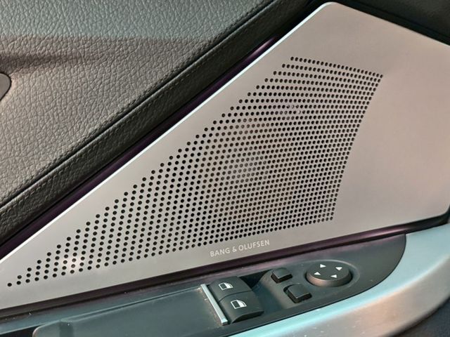 2012  BMW 650i 庫貝/LED頭燈/B&O音響 /天窗/改裝排氣管中尾段/安卓機/免鑰匙/抬顯  第18張相片