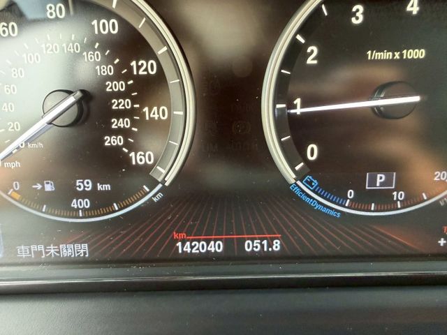 免鑰匙/HID頭燈/摸門/倒車顯影/雙區恆溫/全景天窗/電子手煞車/循跡防滑/電尾門/電動座椅  第3張相片