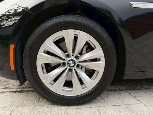 免鑰匙/HID頭燈/摸門/倒車顯影/雙區恆溫/全景天窗/電子手煞車/循跡防滑/電尾門/電動座椅  第13張相片