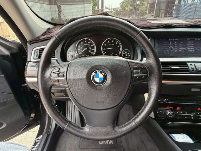 免鑰匙/HID頭燈/摸門/倒車顯影/雙區恆溫/全景天窗/電子手煞車/循跡防滑/電尾門/電動座椅  第15張相片
