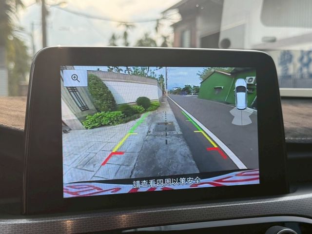 LED頭燈/後座出風口/電子手煞車/摸門/免鑰匙/倒車顯影/定速/跟車/盲點/電動座椅/雙區恆溫  第16張相片