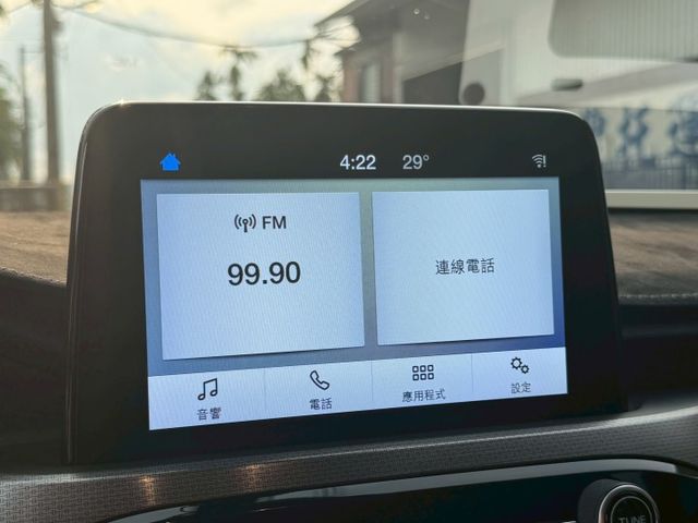 LED頭燈/後座出風口/電子手煞車/摸門/免鑰匙/倒車顯影/定速/跟車/盲點/電動座椅/雙區恆溫  第17張相片