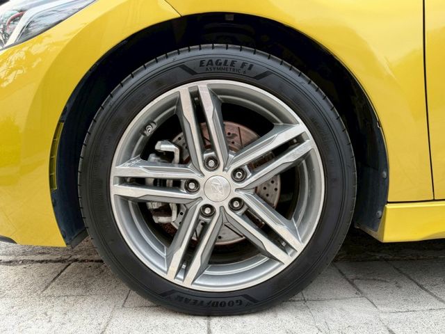 SPORT版/盲點/免鑰匙/駕駛座電動座椅/倒車顯影/摸門/換檔撥片/循跡防滑/雙區恆溫  第13張相片