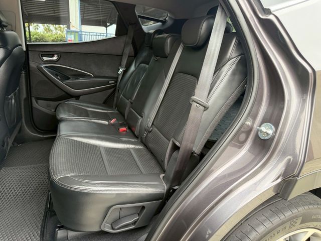 原版件/倒車顯影/駕駛座電動座椅/定速/循跡防滑/便宜寬敞休旅車  第5張相片
