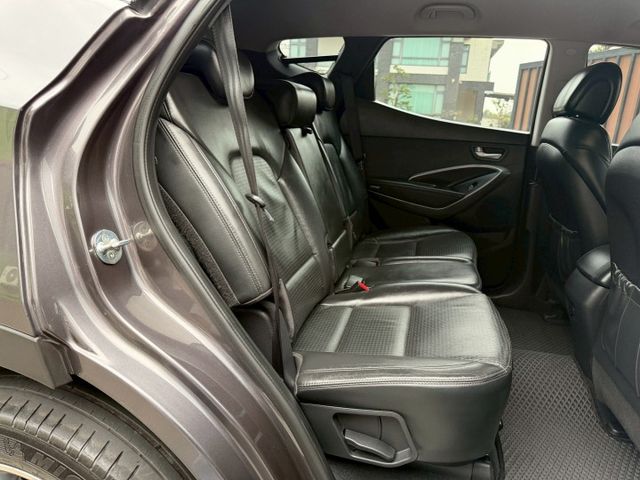 原版件/倒車顯影/駕駛座電動座椅/定速/循跡防滑/便宜寬敞休旅車  第7張相片