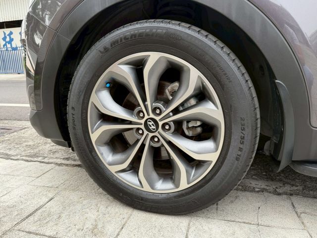 原版件/倒車顯影/駕駛座電動座椅/定速/循跡防滑/便宜寬敞休旅車  第12張相片