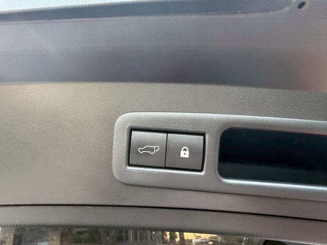 油電/LED頭燈/倒車顯影/360環景/免鑰匙/跟車/定速/車道偏移/盲點/電尾門/跟車  第12張相片