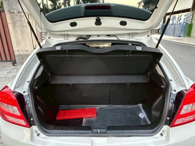 2018 BALENO GLX/原版件/HID頭燈/免鑰匙/恆溫空調/定速/換檔撥片  第9張相片