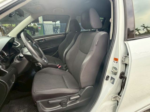 2014 SUZUKI SWIFT/倒車顯影/免鑰匙啟動/恆溫空調/摸門/定速/恆溫空調  第5張相片