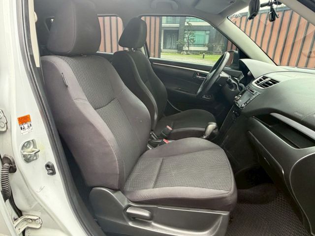 2014 SUZUKI SWIFT/倒車顯影/免鑰匙啟動/恆溫空調/摸門/定速/恆溫空調  第6張相片
