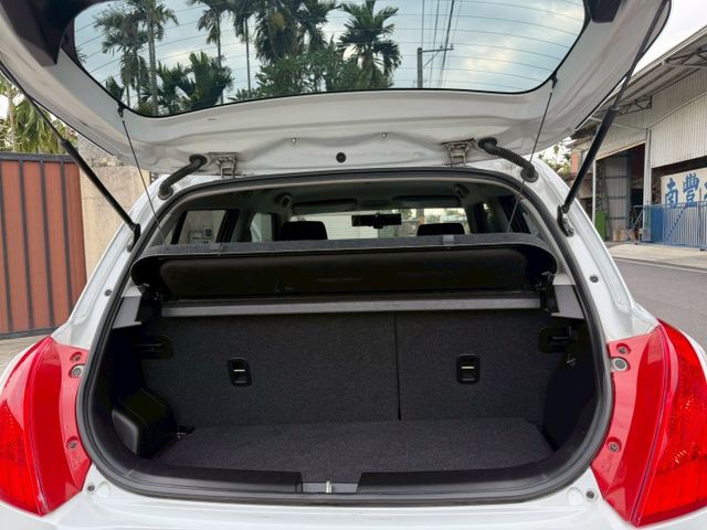2014 SUZUKI SWIFT/倒車顯影/免鑰匙啟動/恆溫空調/摸門/定速/恆溫空調  第11張相片