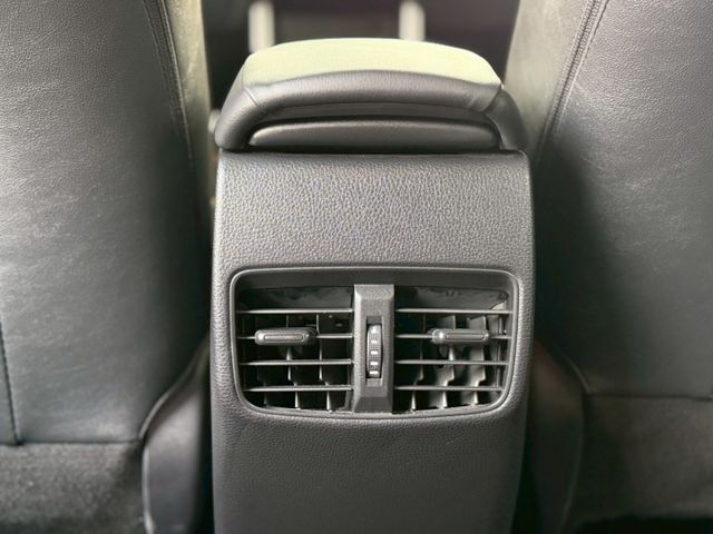 LED頭燈/免鑰匙/恆溫空調/倒車顯影/360環景/定速/車道偏移/摸門/盲點/後座出風口  第12張相片