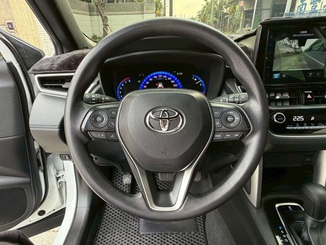 LED頭燈/免鑰匙/恆溫空調/倒車顯影/360環景/定速/車道偏移/摸門/盲點/後座出風口  第15張相片