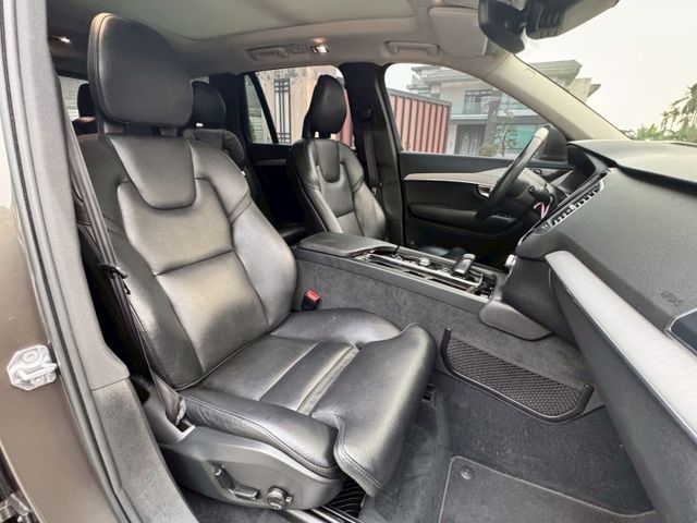 2020 XC90 B5/油電車/LED頭燈/免鑰匙/HK音響/後座出風口/電動座椅/旅行式/電尾門  第11張相片