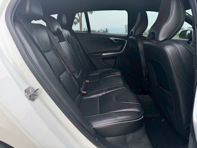 2017 VOLVO V60 T5 R-Design /旅行版 /原版件/電動座椅/HK音響/歡迎賞車☏  第6張相片