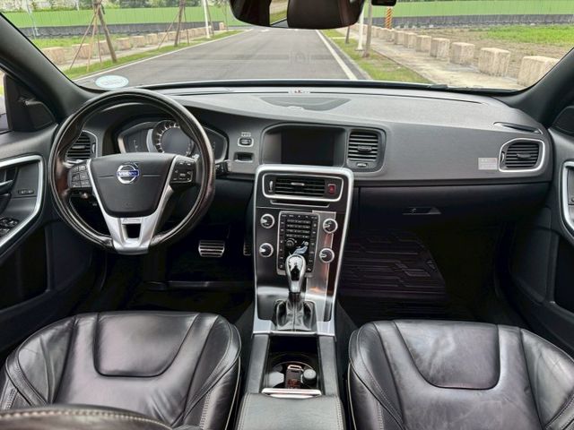 2017 VOLVO V60 T5 R-Design /旅行版 /原版件/電動座椅/HK音響/歡迎賞車☏  第8張相片