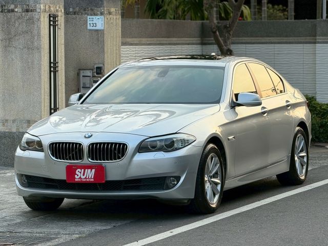 HID頭燈/免鑰匙/定速/倒車顯影/循跡防滑/電子手剎車/雙區恆溫/天窗  第1張相片