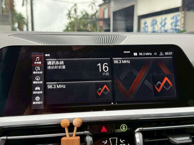 盲點/換檔撥片/倒車顯影/天窗/雙區恆溫/改:M外觀、M3方向盤 、前下巴、後擾流、當派、氣氛燈  第16張相片