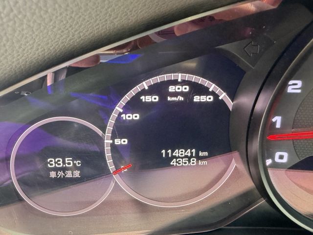 雙前電動座椅/電尾門/定速/倒車顯影/雙區恆溫/全景天窗/GTS包/GTS鋁圈/跑排/換檔撥片  第3張相片