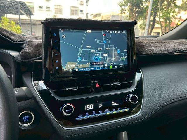 APPLE CARPLAY/恆溫空調/免鑰匙/定速/車道偏離/倒車顯影/電子後視鏡/循跡防滑/盲點  第11張相片