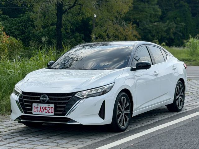 LED頭燈/後座出風口/定速/ACC跟車/免鑰匙/APPLE CARPLAY/360環景/雙區恆溫/電子手煞  第1張相片