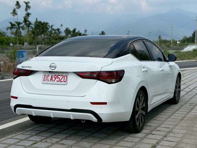 LED頭燈/後座出風口/定速/ACC跟車/免鑰匙/APPLE CARPLAY/360環景/雙區恆溫/電子手煞  第2張相片