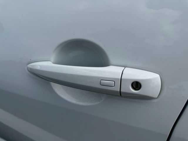 LED頭燈/後座出風口/定速/ACC跟車/免鑰匙/APPLE CARPLAY/360環景/雙區恆溫/電子手煞  第8張相片