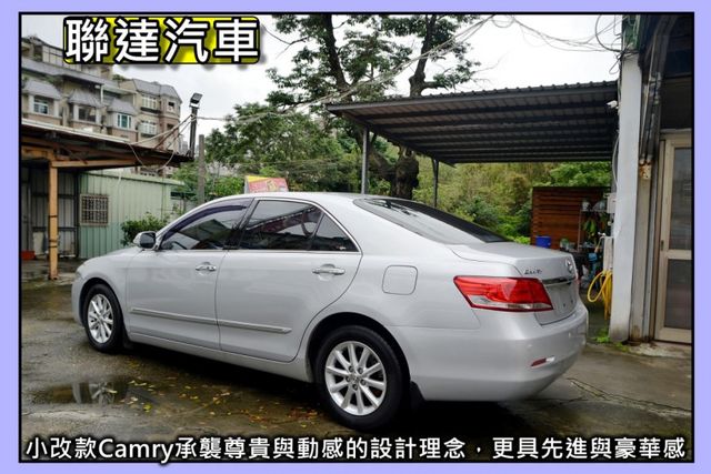 2010 Toyota Camry 2.4 G尊貴版/一手車/天窗/雙電動座椅/僅跑10萬公里  第4張相片