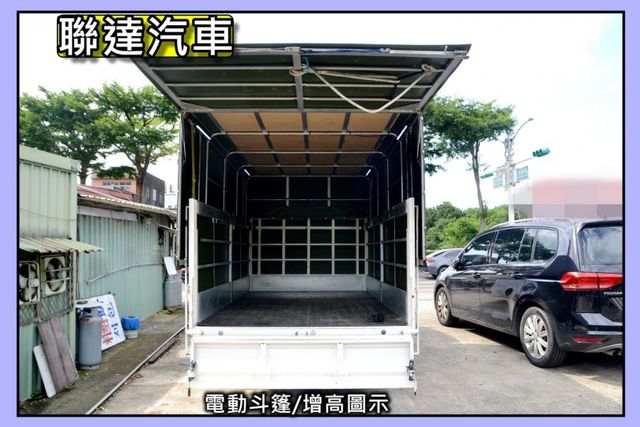 僅跑2萬3KM/一手車/電動升降斗篷/全車原版件/手自排/柴油/倒車影像/安全氣囊/電動後視鏡  第8張相片