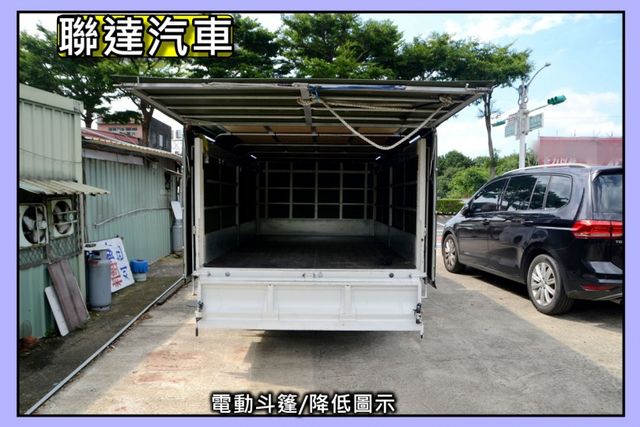 僅跑2萬3KM/一手車/電動升降斗篷/全車原版件/手自排/柴油/倒車影像/安全氣囊/電動後視鏡  第9張相片