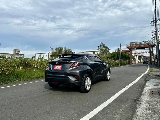 冠鑫汽車全程為您服務～2018年 CHR/1200cc/4WD/灰黑/全車原版件!  第4張相片