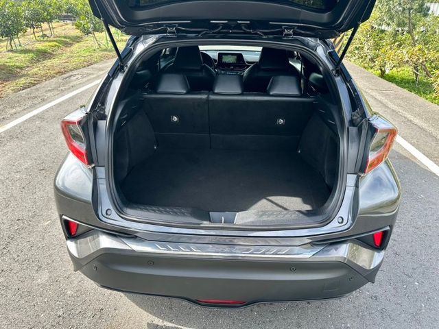 冠鑫汽車全程為您服務～2018年 CHR/1200cc/4WD/灰黑/全車原版件!  第5張相片