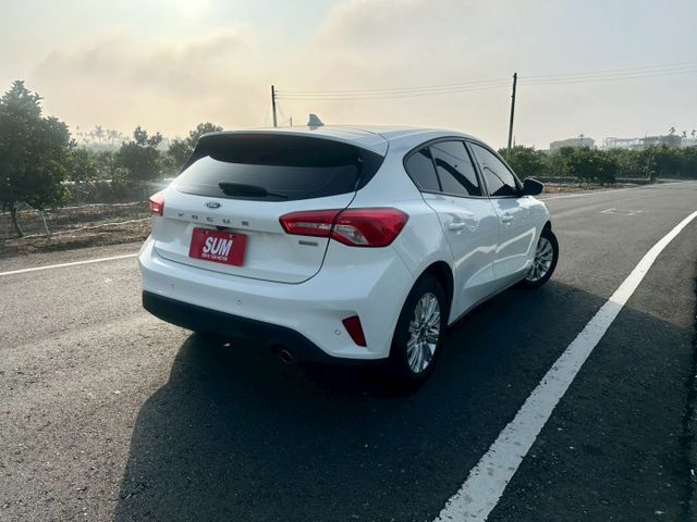 冠鑫汽車全程為您服務～2022年focus/1500cc/LED/全車原版件！  第3張相片
