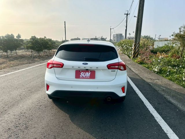 冠鑫汽車全程為您服務～2022年focus/1500cc/LED/全車原版件！  第4張相片