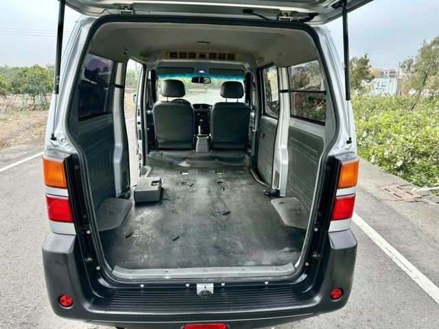 冠鑫汽車全程為您服務～2013年菱利廂型車1200cc/  第5張相片