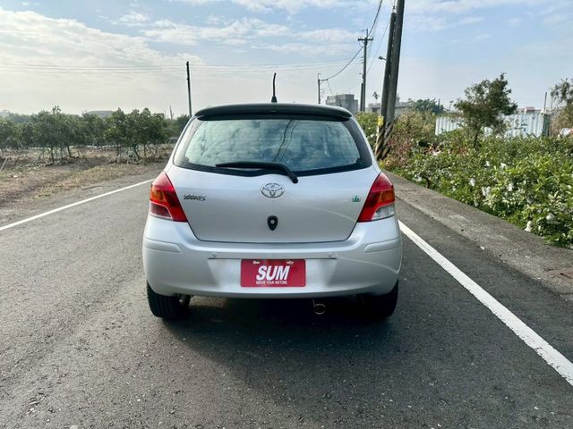 冠鑫汽車全程為您服務～小鴨2013年yaris/1500cc/G版 全車原鈑件！  第3張相片