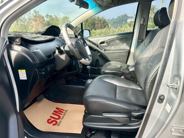 冠鑫汽車全程為您服務～小鴨2013年yaris/1500cc/G版 全車原鈑件！  第6張相片