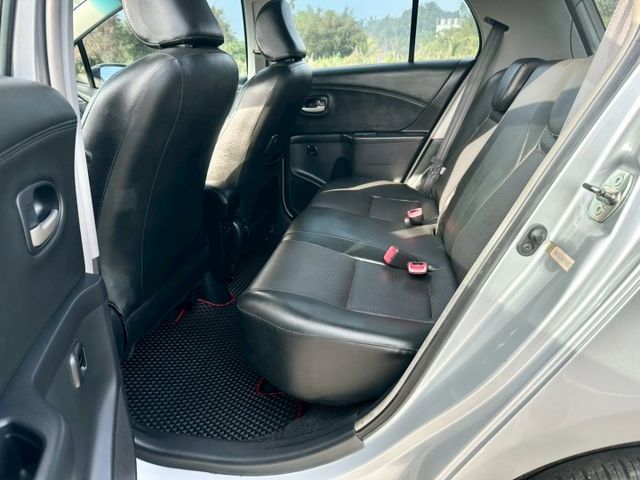 冠鑫汽車全程為您服務～小鴨2013年yaris/1500cc/G版 全車原鈑件！  第7張相片