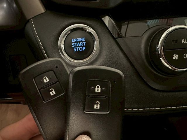 冠鑫汽車全程為您服務～2017年RAV4/2000cc 全車原版件！  第17張相片