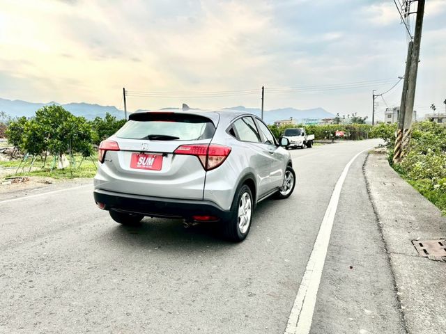 冠鑫汽車全程為您服務～ 2017年HRV/1800cc/VTIS版 全車原版件！  第4張相片