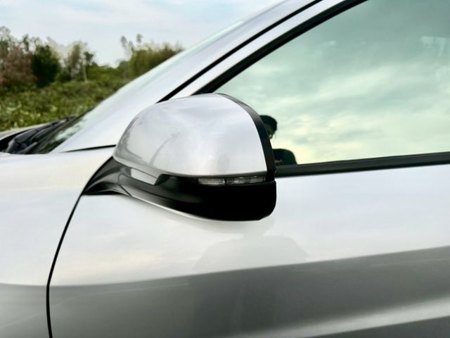 冠鑫汽車全程為您服務～ 2017年HRV/1800cc/VTIS版 全車原版件！  第6張相片