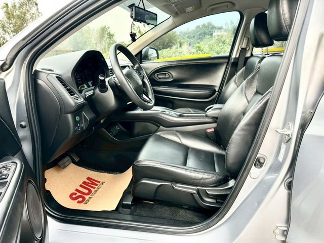 冠鑫汽車全程為您服務～ 2017年HRV/1800cc/VTIS版 全車原版件！  第7張相片