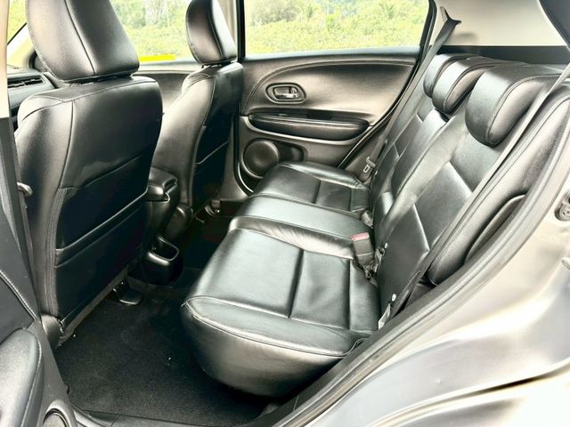 冠鑫汽車全程為您服務～ 2017年HRV/1800cc/VTIS版 全車原版件！  第8張相片